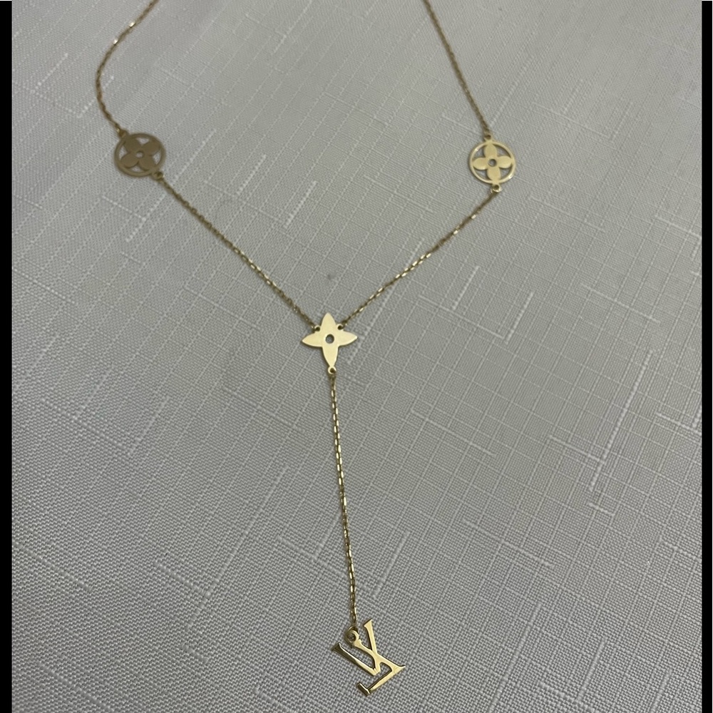 Pure 18K Inspired LV Necklace ⛓⭐️💛♥️ - Picture 8 of 11